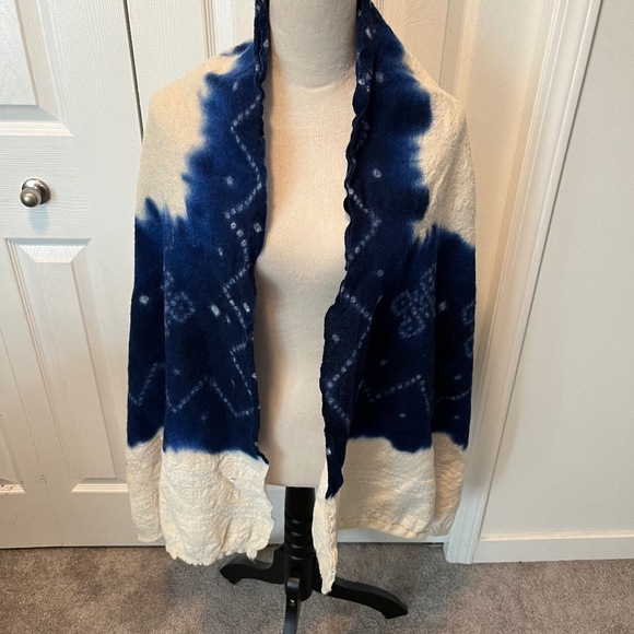 Women’s wool scarf - Picture 1 of 10